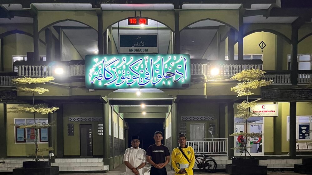 ​PC. IKPM Gontor Subang Antar Calon Pelajar Sekaligus Lepas Rindu Jenguk Santri di Pondok Modern Gontor Ponorogo