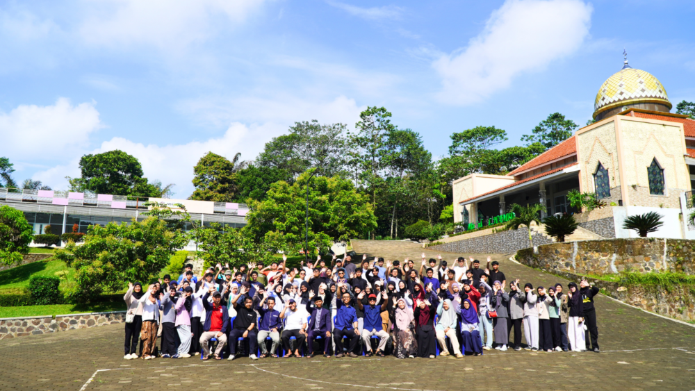 Spiritual Retreat Camp Al Irsyad Satya Islamic School bersama Pondok Modern Darul Falah Cimenteng menjalani berbagai kegiatan edukatif.