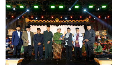 Lapangan Pondok Modern Gontor dipenuhi Penonton Pagelaran Wayang Kulit 100 Tahun Gontor